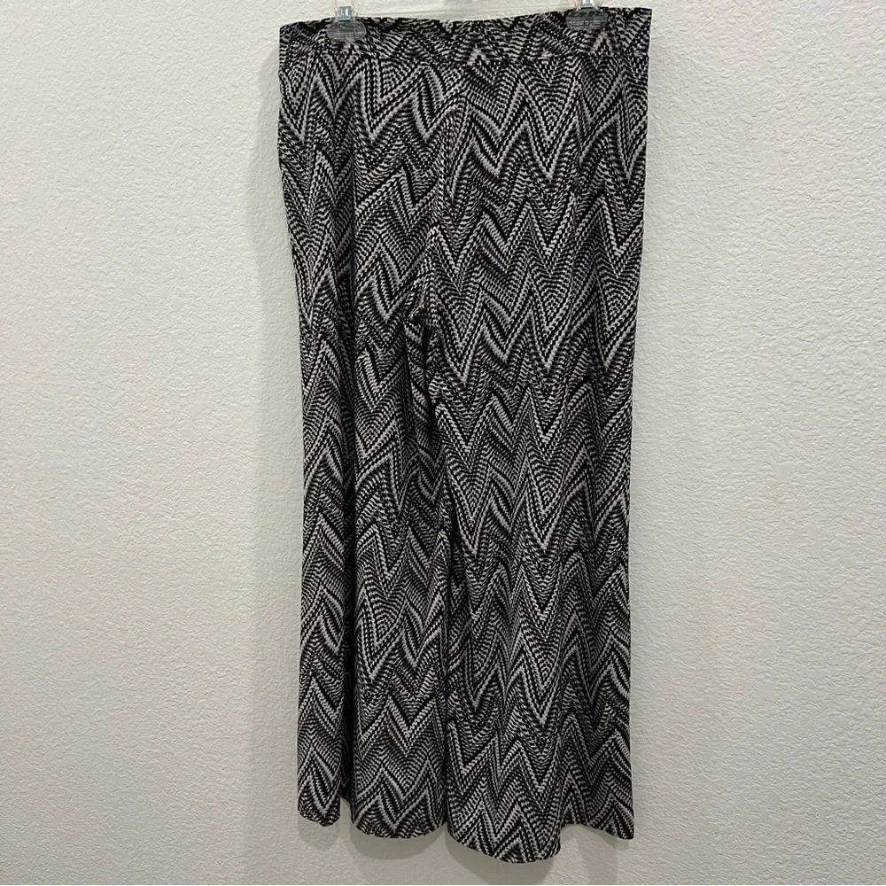Black, White, Gray, Chevron Pattern Palazzo Pants, Stretch, Flowy, Full Length L